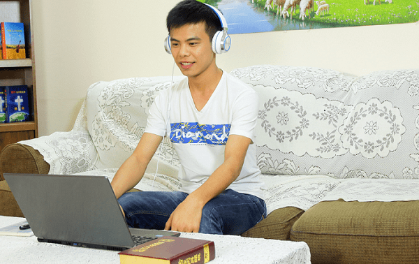 Returning to God: Casting off the Decadent Life and Walking Onto the Right Path of Human Life