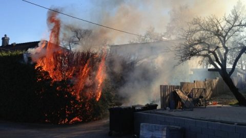 At the Critical Moment, God Demonstrates His Mighty Power