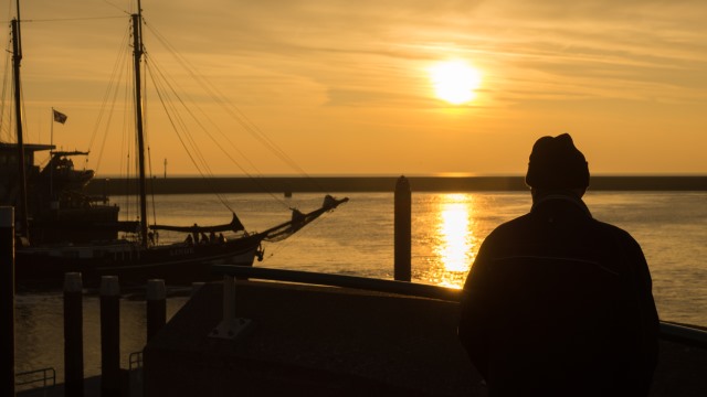 How Should a Person Live to Have a Meaningful Life?