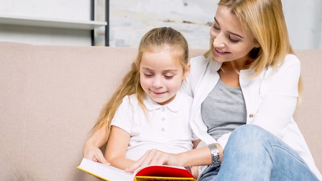 mother daughter reading