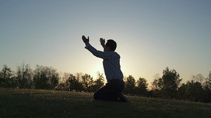 a christian pray to God